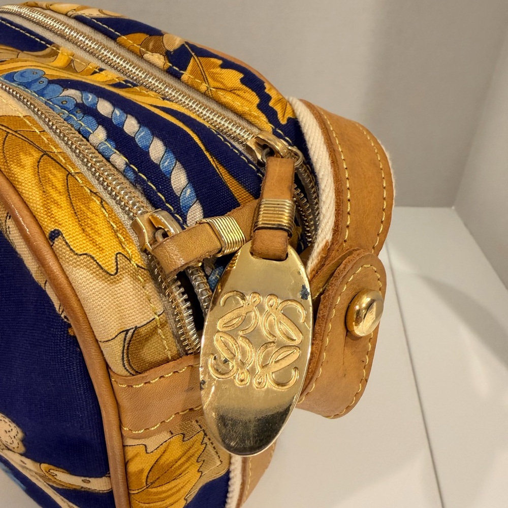 Loewe Blue and Tan Vintage Crossbody Bag - Picture 4 of 11